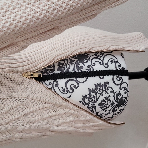 🌻 CABI SWEATER 🌻 - Picture 8 of 9